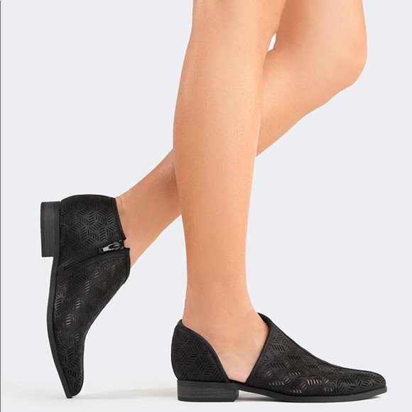 Shoes - Black Tuxedo Style Booties✨🖤